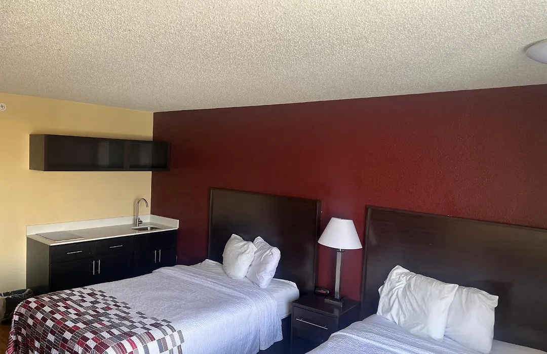 Red Roof Inn & Suites Indianapolis Airport-1