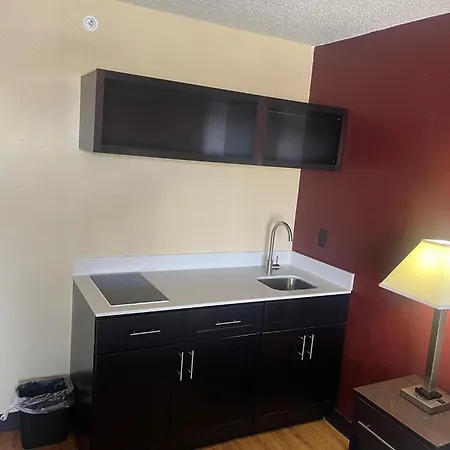 Red Roof Inn & Suites Indianapolis Airport-3