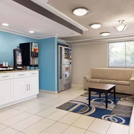 Day'S Inn & Suites By Wyndham Indianapolis Airport East-3