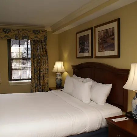 Columbia Club-3